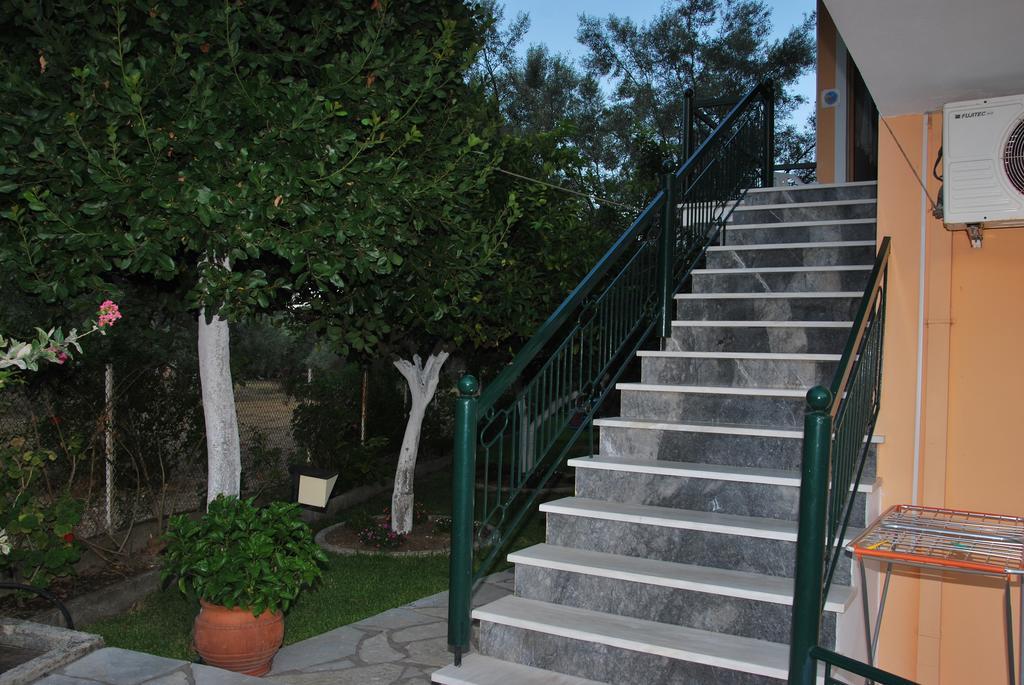 Niriton Pension Nydri  Extérieur photo