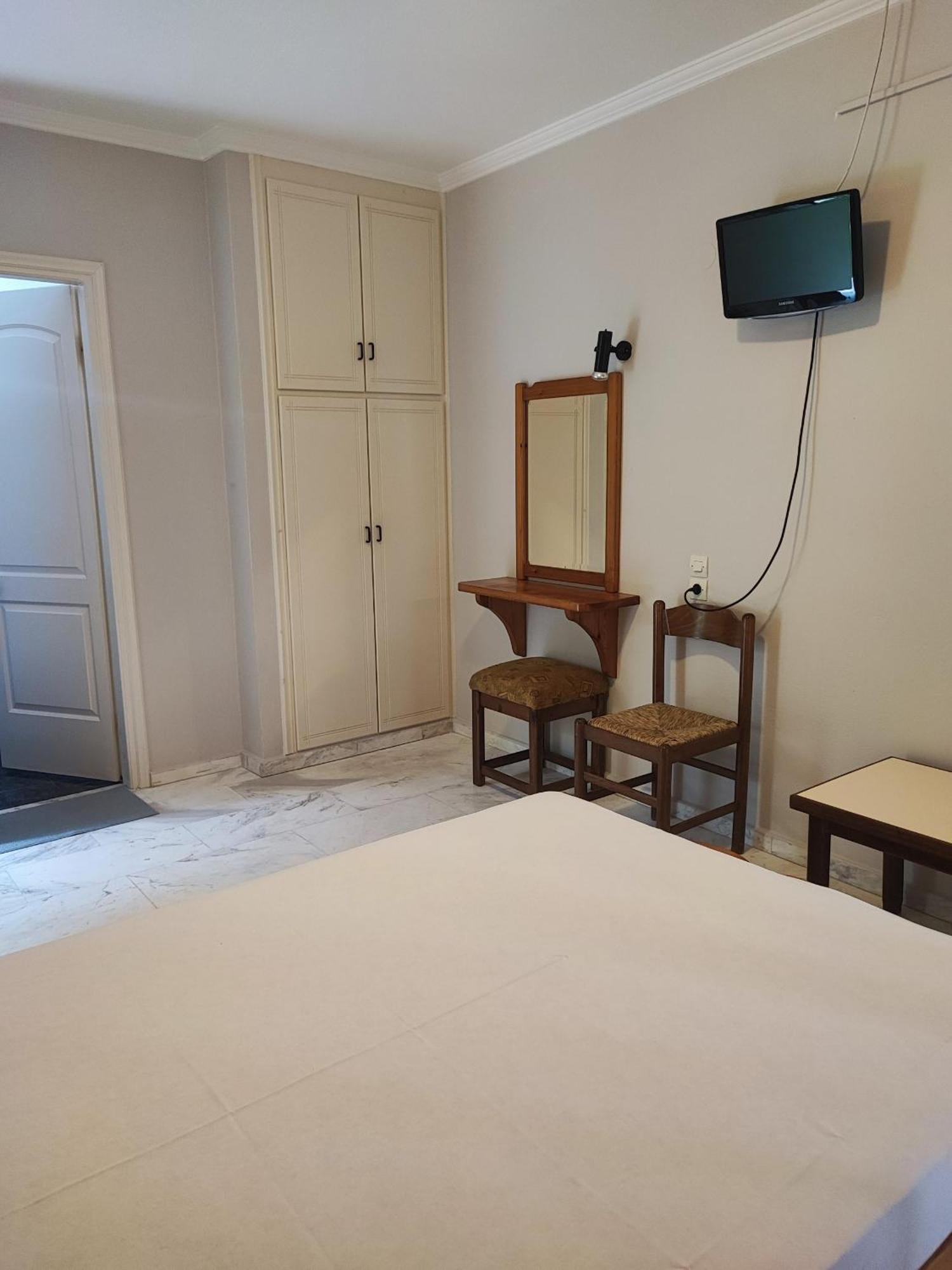 Niriton Pension Nydri  Extérieur photo