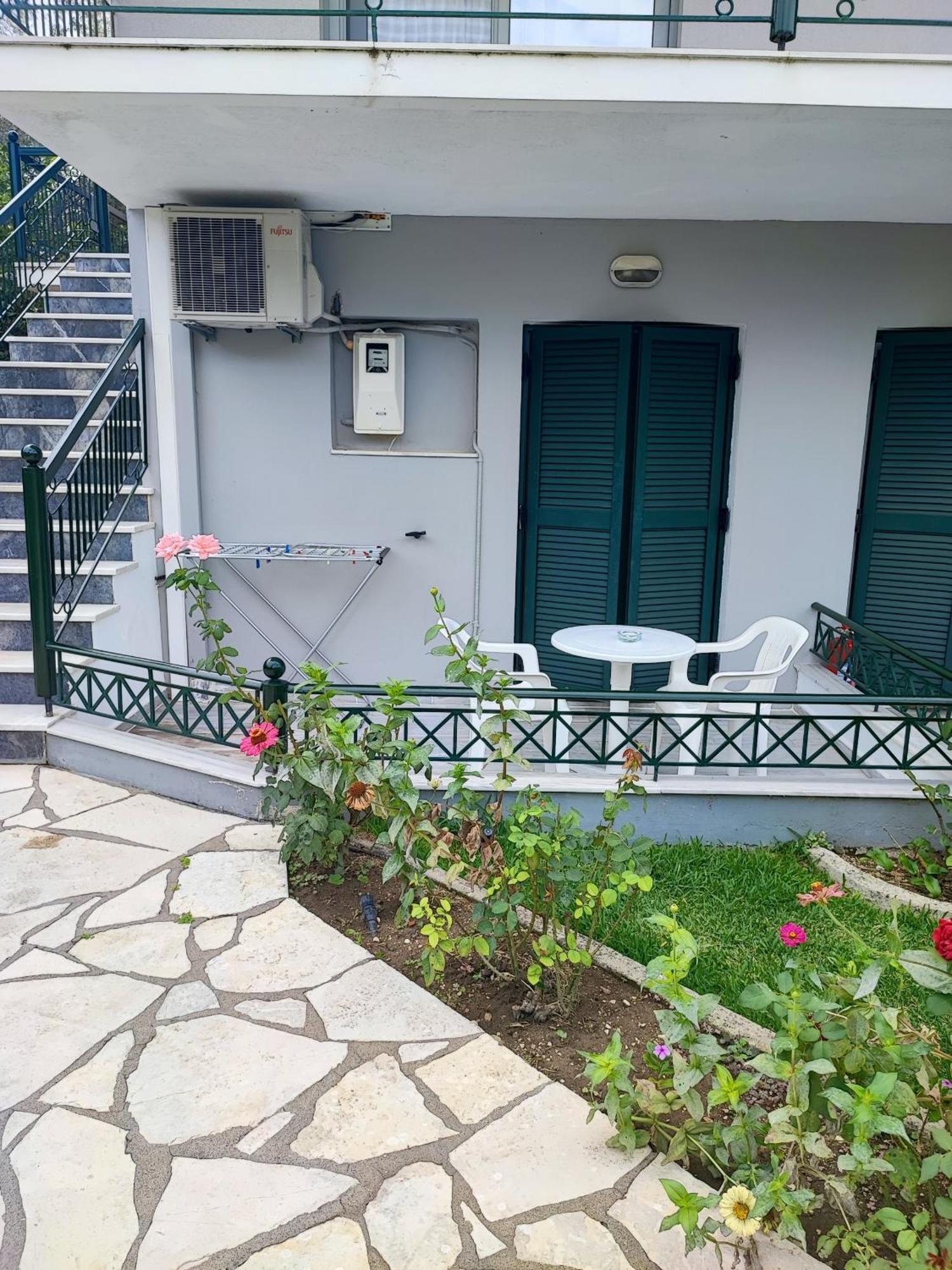 Niriton Pension Nydri  Extérieur photo